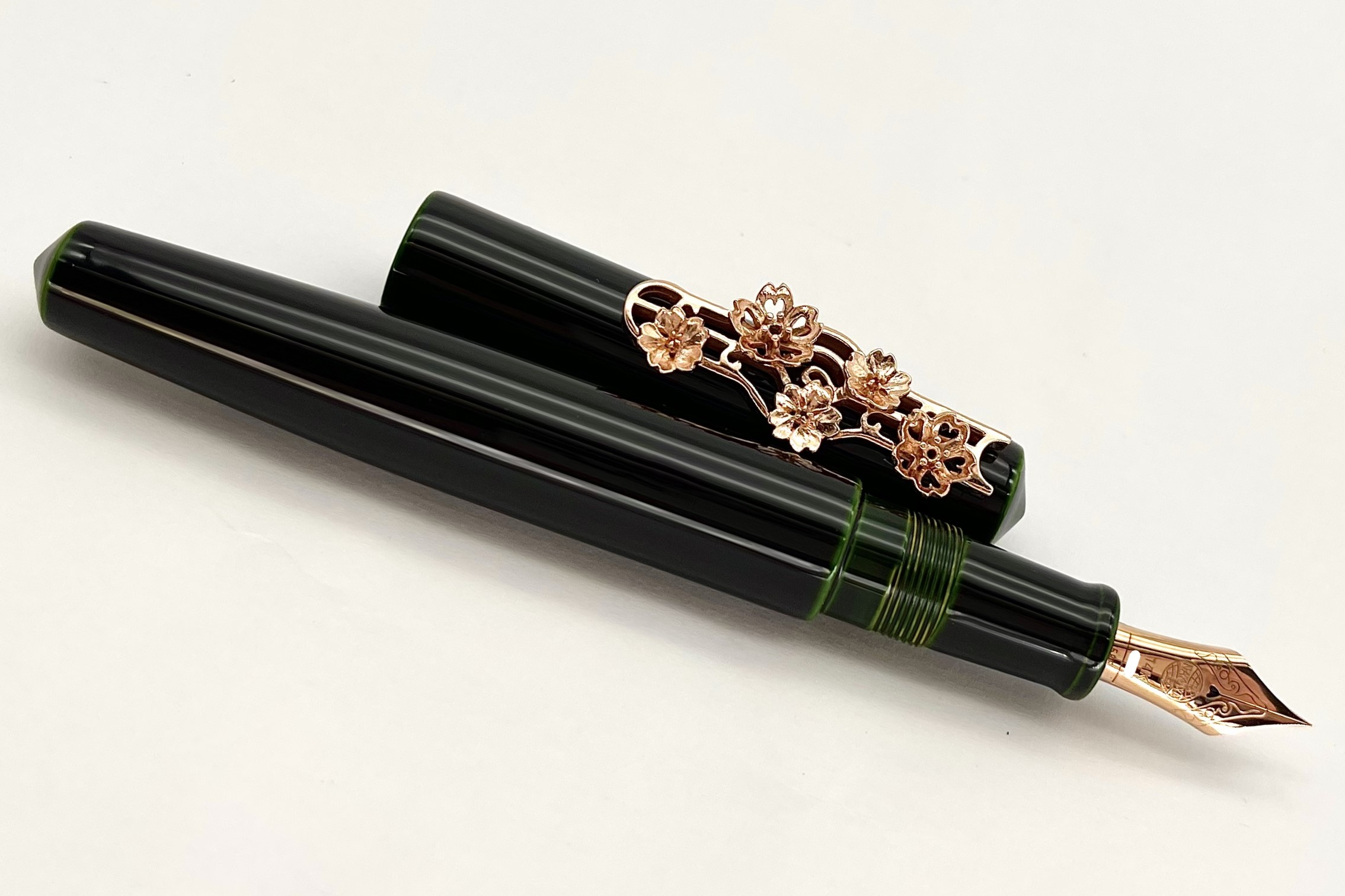 NakayaPiccoloLongWriterMidoriTamenuriFountainPenwithPinkGoldWisteriaStopper_E